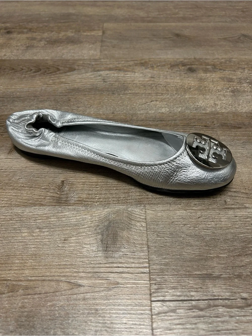 Tory Burch Reva Women’s Size 8.5 M Silver Leather Ballet Flats Slip On Shoes